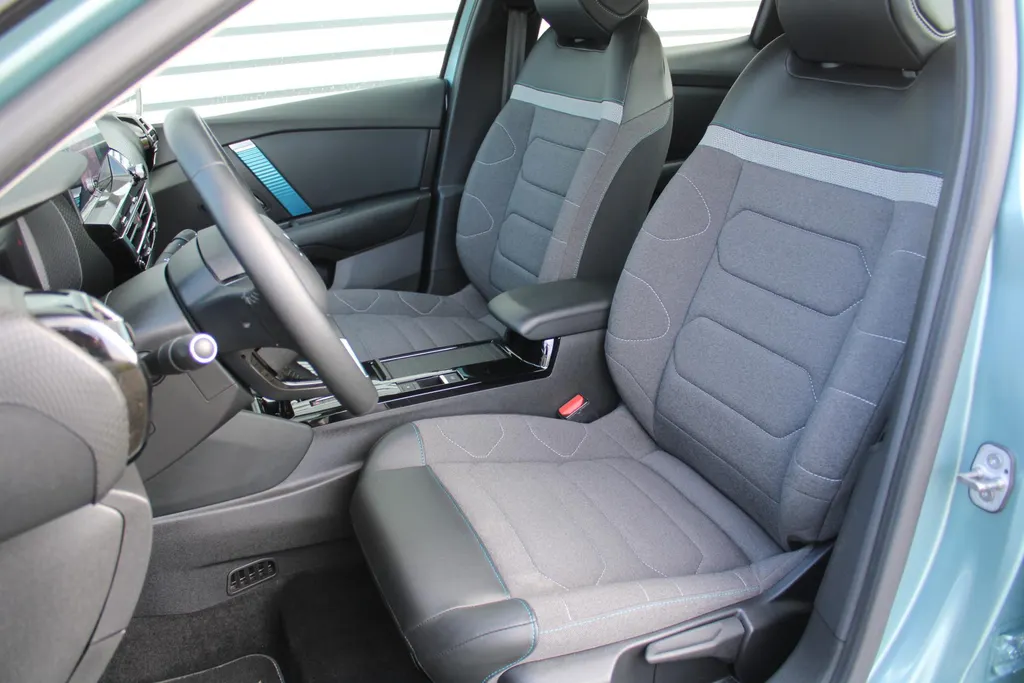 Citroën ë-C4 Shine 50 kWh | Airco | Cruise | Navi | Keyless | Trekhaak | LM Velgen | Heads Up Display | Stoelverwarming |