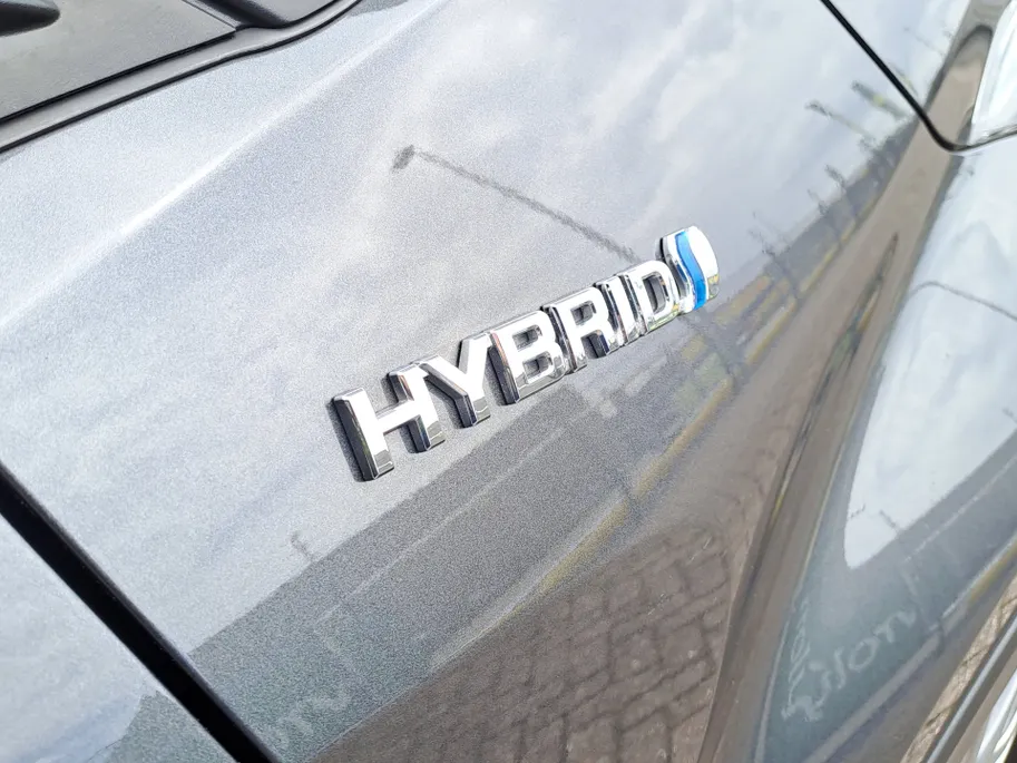 Toyota C-HR 2.0 Hybrid Executive | Automaat | Cruise control adaptief | JBL | Camera | Navigatiesysteem full map | Apple Carplay/Android Auto | LM Velgen