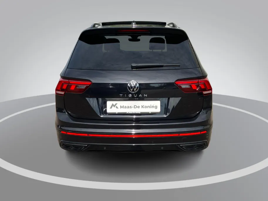 Volkswagen Tiguan 1.5TSI/150PK R-Line Black Style DSG · Panoramadak · Camera · Apple/Android Car Play · Stoel- & stuurverwarming