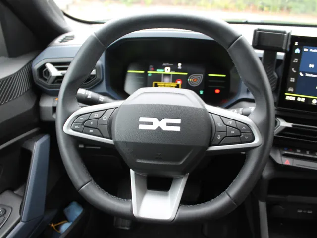 Dacia Duster Hybrid 140 Journey | Winter Pack | Around Viewmonitor | Apple CarPlay & Android Auto | DEMO VRAAG NAAR DE BESCHIKBAARHEID
