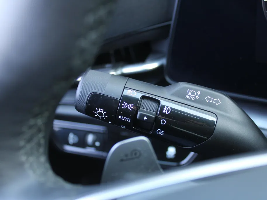 Kia Niro EV Air 64.8 kWh | Stuur-/stoelverwarming | Camera | Cruise adapt. | 17' LM | Elekt. stoelverstelling | Dodehoek detectie | LED | Clima |