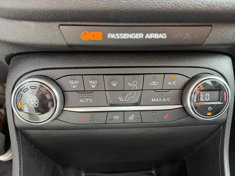 Ford Fiesta 1.0 EcoBoost Titanium | Stoel/Stuur en voorruit verwarming | Navigatie | Apple Carplay | Android Auto | Achteruitrijcamera | All Season Banden |