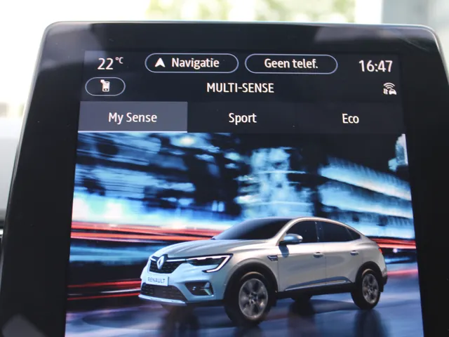 Renault Arkana 1.6 E-Tech Hybrid 145 PK Intens | Elektrisch bedienbare trekhaak | Camera achter | Bose geluid | Groot scherm | Reservewiel | Dode hoek sensoren | Adaptieve cruise controle |