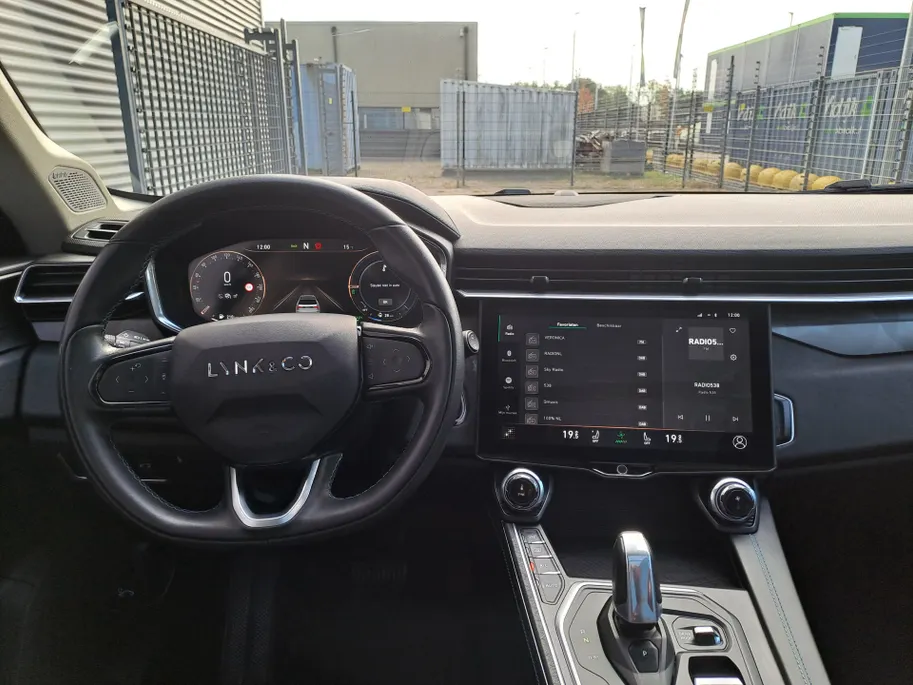 Lynk & Co 01 1.5 PHEV | SOH 97,3% | Automaat | Camera | Navigatie | Climate Control | Trekhaak afneembaar | Apple Carplay/Android Auto | DAB | Keyless entry | Keyless start | Stoel verw.
