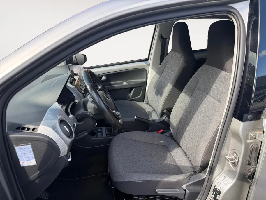Volkswagen up! 1.0 | Camera | Parkeersensoren | Climate Control | Cruise Control | DAB | Stuurbediening | Bluetooth | Goed Onderhouden