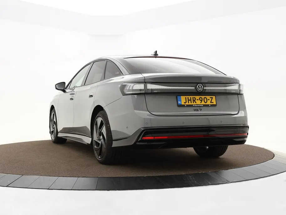 Volkswagen ID.7 Pro Limited Edition 77 kWh accu 286 pk · Achteruitrijcamera · Draadloze telefoonverbinding · LEDER INTERIEUR -