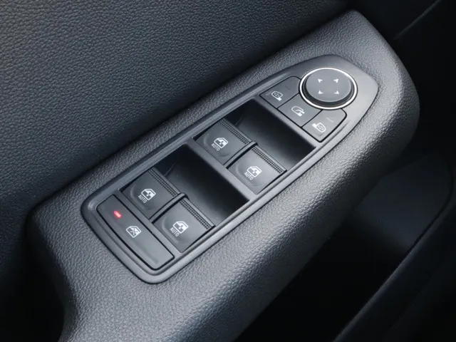 Mitsubishi Colt 1.6 HEV Intense+ Adaptive Cruise | Keyless | All Seasons