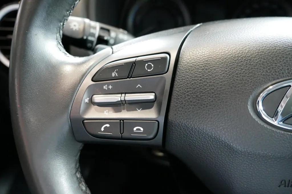 Hyundai Kona 1.6 GDI HEV Fashion | Parkeersensoren achter | Dodehoek sensoren | LM wielen | Climate controle | Adaptive cruise controle | Intelligente sleutel | Navigatie | Bluetooth | Zeer nette auto |