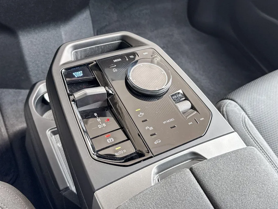 BMW iX xDrive M70 112 kWh