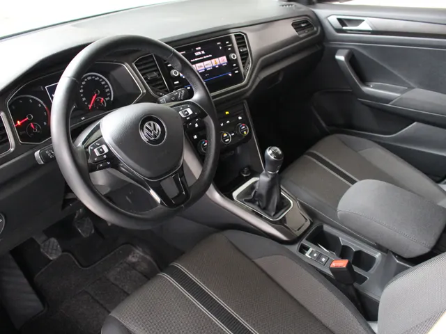 Volkswagen T-Roc 1.5 TSI Style Navigatie | Inklapbare spiegels | Climate Control | Privacy Glass