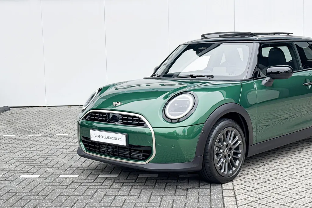 MINI Cooper 3-deurs 1.5 Cooper C Favoured M