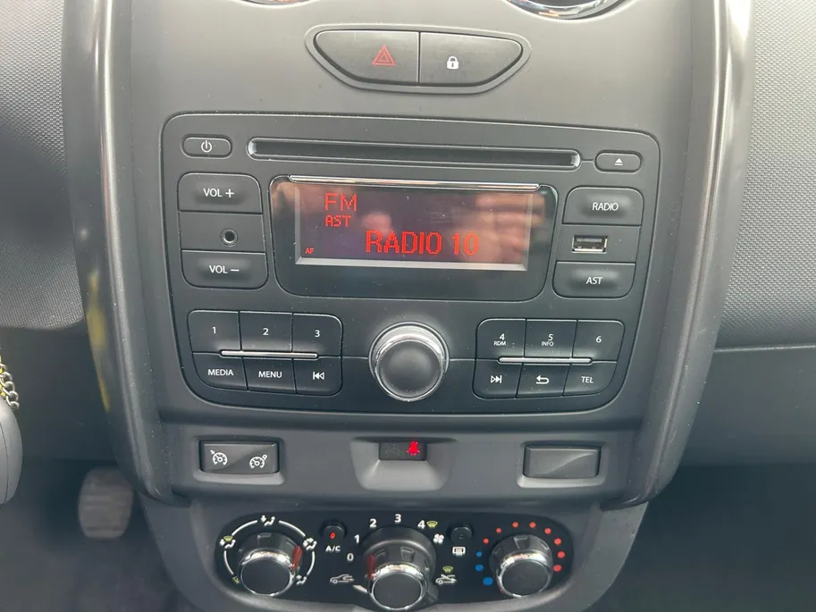 Dacia Duster 1.2 TCe 4x2 Lauréate |Trekhaak| lage Kmst| Airco| 12 maanden Bovag  Garantie|