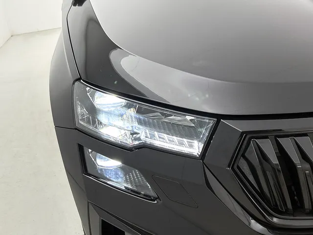 Škoda Karoq 1.5 TSI ACT Sportline Business | PANORAMADAK | 360 CAMERA | WINTERPACK | KEYLESS | NAVI | ELEKTR. ACHTERKLEP