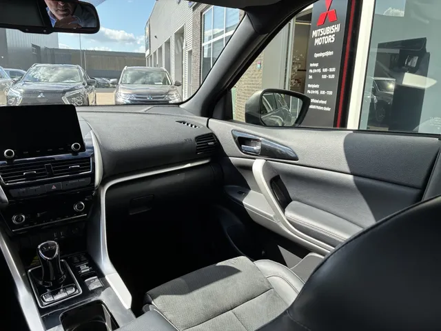 Mitsubishi Eclipse Cross 2.4i PHEV Intense+ | Trekhaak | Navigatie