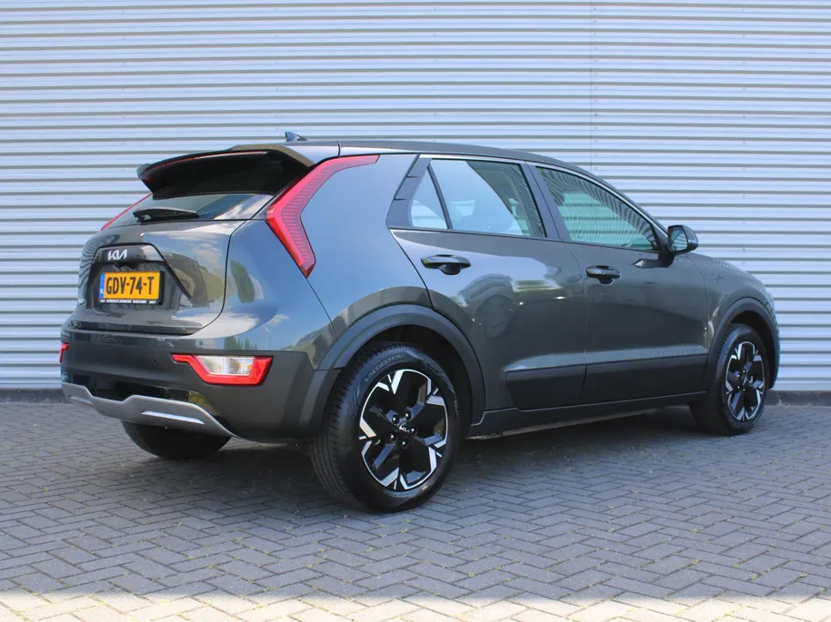 Kia Niro EV Light Edition 64.8 kWh | Camera | Cruise adapt. | Clima | 17' LM | Navi | Keyless | All season banden | 17% bijtelling |