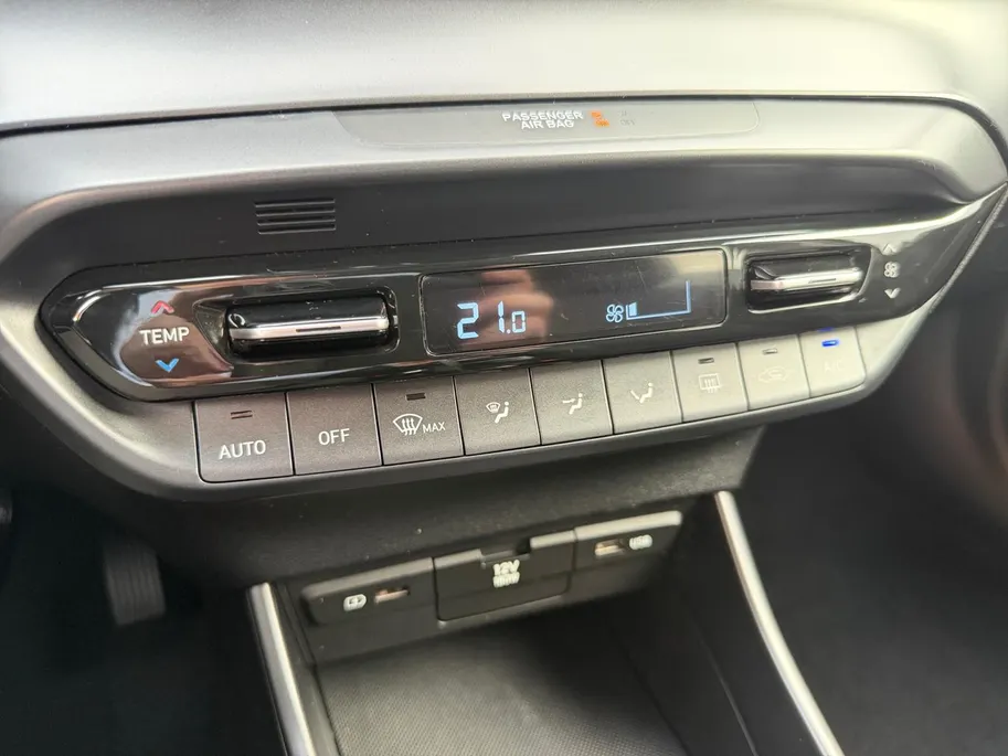 Hyundai i20 1.0 T-GDI Premium | Navigatie| Stoel/Stuurverwarming| Achteruitrijcamera| Dode hoek sensor|