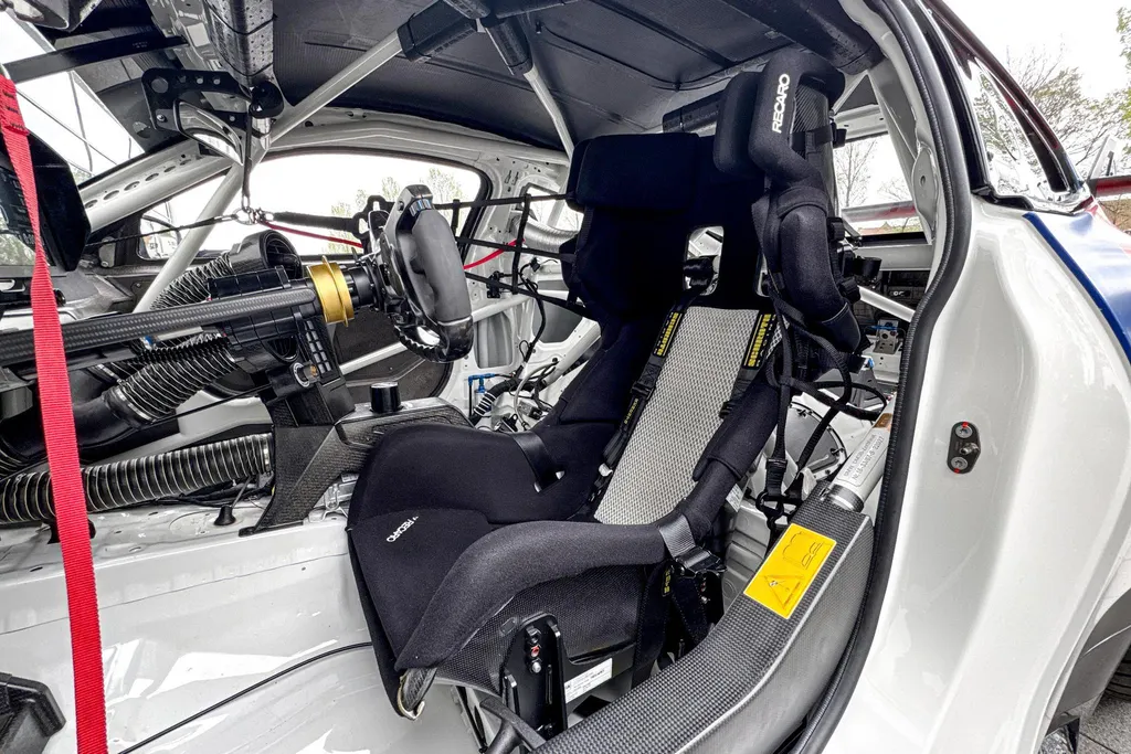 BMW M4 GT4 405kW