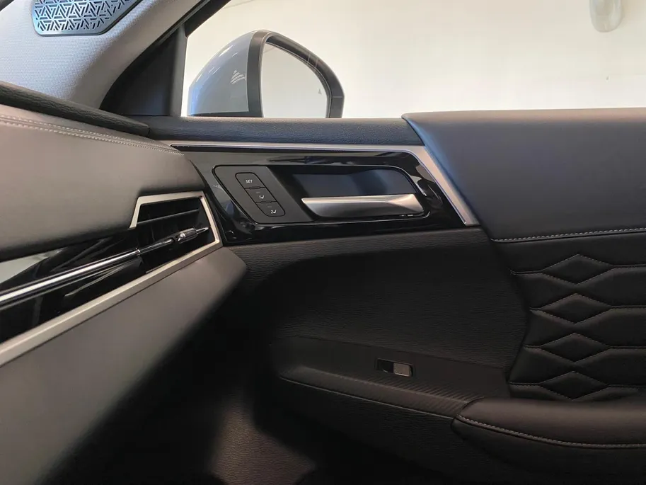 Mitsubishi Outlander 2.4 PHEV Instyle | 5.000 Voorraadkorting| Complete versie | Automatische achterklep | Stoel verwarming/ verkoeling | Schuif-kantel dak | 360 Camera |