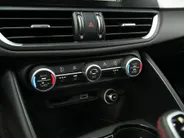 Alfa Romeo Giulia 2.0 Turbo 280 PK Competizione Q4 AWD | Harman | Veloce | 19' VERKOCHT