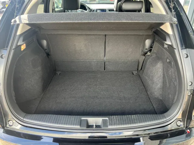 Honda HR-V 1.5 i-VTEC Executive AUTOMAAT | PANORAMADAK | CAMERA | PARKEER SENSOREN V+A | NAVIGATIE | HALF LEDER | NED. AUTO |