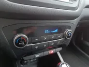 Hyundai i20 1.0 T-GDI Comfort Automaat | All weatherbanden | Trekhaakl | Navigatie | Camera |