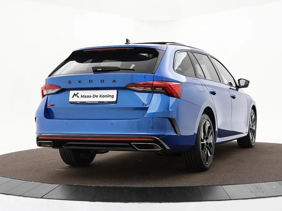 Škoda Octavia Combi 1.4 TSI 245pk DSG RS iV PHEV Business · Panoramadak · Apple/Android Car Play · P-Sensoren · Sfeerverlichting · 18'' Inch ·