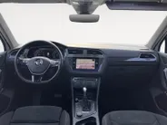 Volkswagen Tiguan 2.0 TSi DSG-aut. 4Motion Highline R-Line NL Auto | 11-2017 | Pano dak | Trekhaak | 20' | Stoelverwarming | Etc.