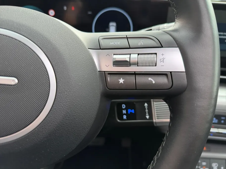 Hyundai Kona 1.6 GDI HEV Premium Sky | Schuif-kanteldak| Stoelverwarming/koeling| Lederen bekleding| Bose| Elektrische stoelen met geheugen| BOM VOL OPTIES