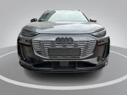 Audi Q6 e-tron S edition 83 kWh 252pk · Panoramadak · Inklap. Trekhaak · Luchtvering · 360 Camera · Matrix LED · Elek. Stoelen + Geheugen Bestuurder · Garantie t/m 19-06-2030 of 100.000km