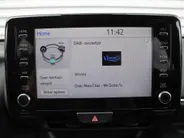 Mazda 2 Hybrid 1.5 Select | 16" LM | Stoel- & stuurverwarming | HUD | Camera | Dodehoek sensor | Clima | Apple Carplay/Android Auto |