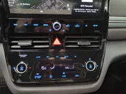 Hyundai IONIQ Comfort EV 38 kWh AUTOMAAT NAVI AIRCO CAMERA CRUISE CONTROLE STOELVERWARMING STUURVERWARMING APPLE CARPLAY ANDROID AUTO ZEER MOOIE AUTO