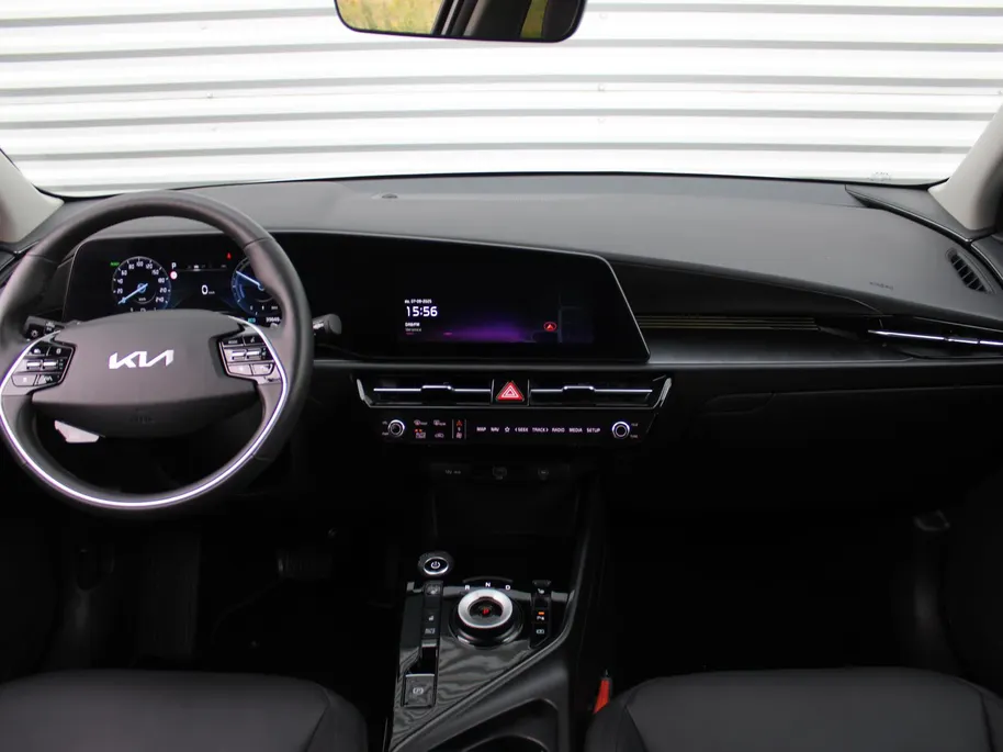 Kia Niro EV Edition 64.8 kWh | Stuur-/stoelverwarming | Camera | Cruise adapt. | Navi | 17' LM | Clima |