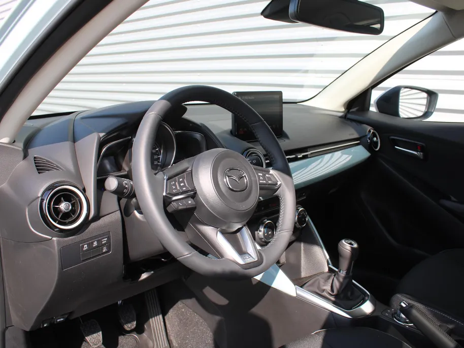 Mazda 2 1.5 e-SkyActiv-G 90PK 6MT Exclusive-Line | Private lease v.a. € 429 p/m | Camera | Dodehoek detectie | Clima | LED | Stoel- / Stuurverwarming |