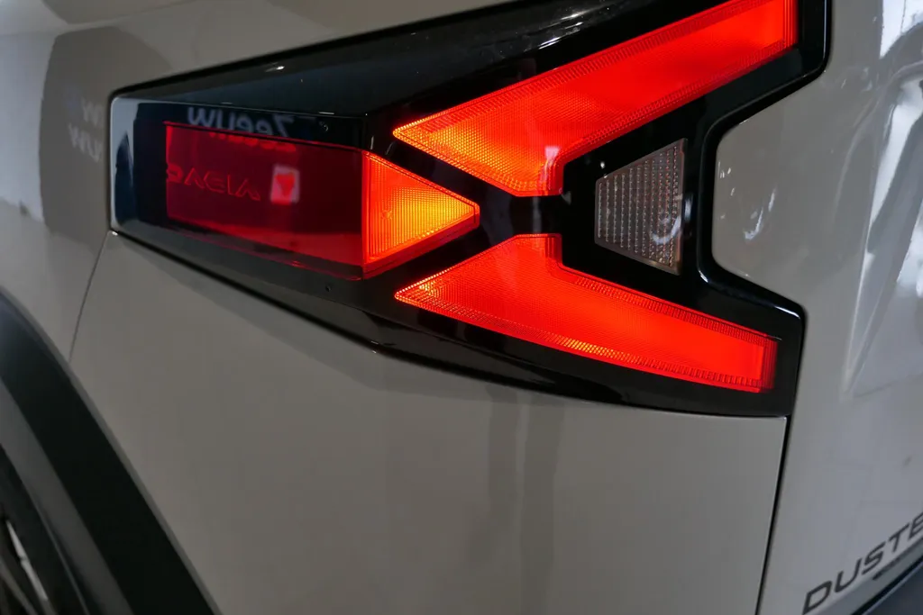 Dacia Duster 1.8 hybrid 155 limited edition Beschikbaar per 30-10-2026 | Rijdende demonstratie auto |