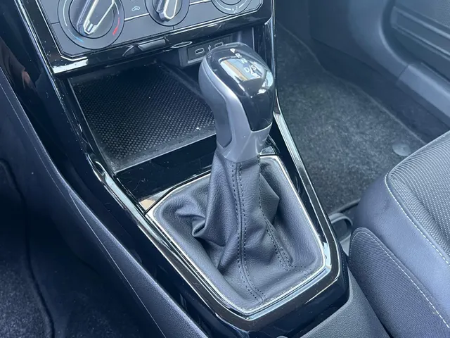 Volkswagen T-Cross 1.0 TSI Life AUTOMAAT | APPLE CARPLAY / ANDROID AUTO | 17 INCH | ADAPTIVE CRUISE CONTROL | ALL SEASON BANDEN | 7 DSG | NED. AUTO |