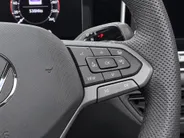 Volkswagen Tiguan 1.5 272pk DSG eHybrid R-Line Edition · Panoramadak · Wegklapbare Trekhaak · Head-Up · Apple/Android Car Play · IQ.Light · 20'' Inch · Garantie t/m 22-04-2030 of 100.000km