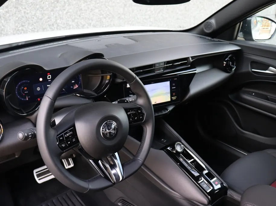 Alfa Romeo Junior 145PK Black Edition Ibrida Speciale | Techno | Camera | Navi | C