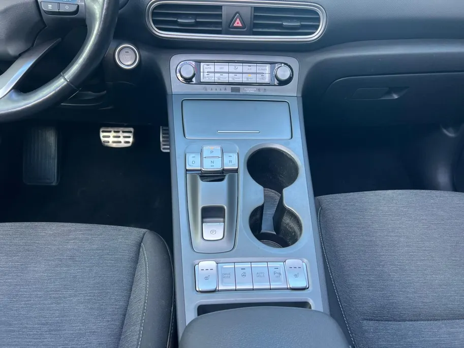 Hyundai Kona EV Fashion 64 kWh | Warmtepomp | Navigatie | Apple Carplay & Android Auto | Adaptive cruise control | Open dak | Head-up display | Achteruitrijcamera |