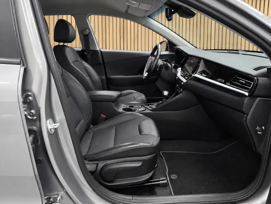Kia Niro 1.6 GDi PHEV DynamicLine DEALER ONDERHOUDEN | NAVIGATIE | ACHTERUITRIJCAMERA | PLUG-IN |