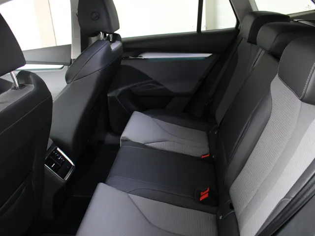 Škoda Enyaq iV 60 Navigatie | Parkeercamera | Climate Control | Cruise Control | 92% SoH