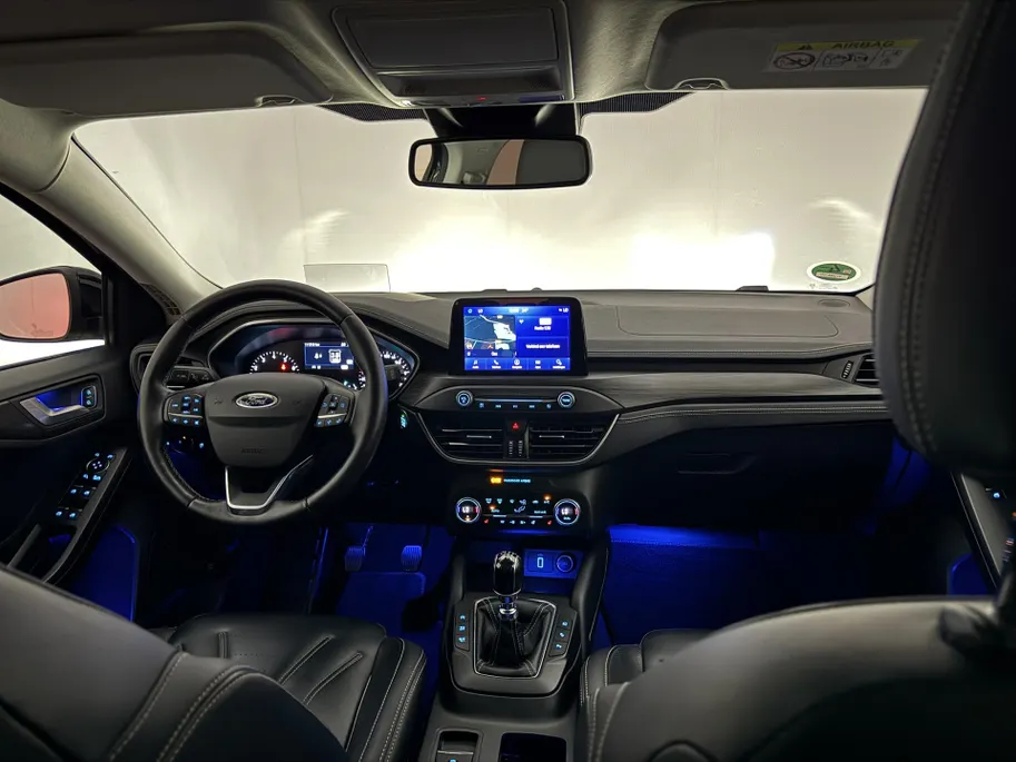 Ford Focus Wagon 1.5 EcoBoost Vignale | 182 PK | Trekhaak afneembaar | Winter Pack | Family Pack | Comfort Pack | Parking Pack |