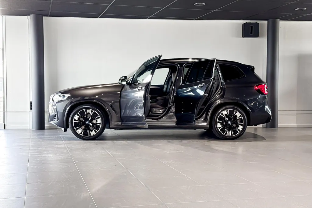 BMW iX3 High Executive