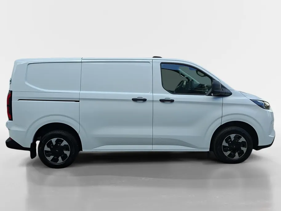 Ford E-Transit Custom 340 L1H1 Trend AWD 71 kWh | Direct leverbaar | 0,99% rente | 3-zits | Trekhaak