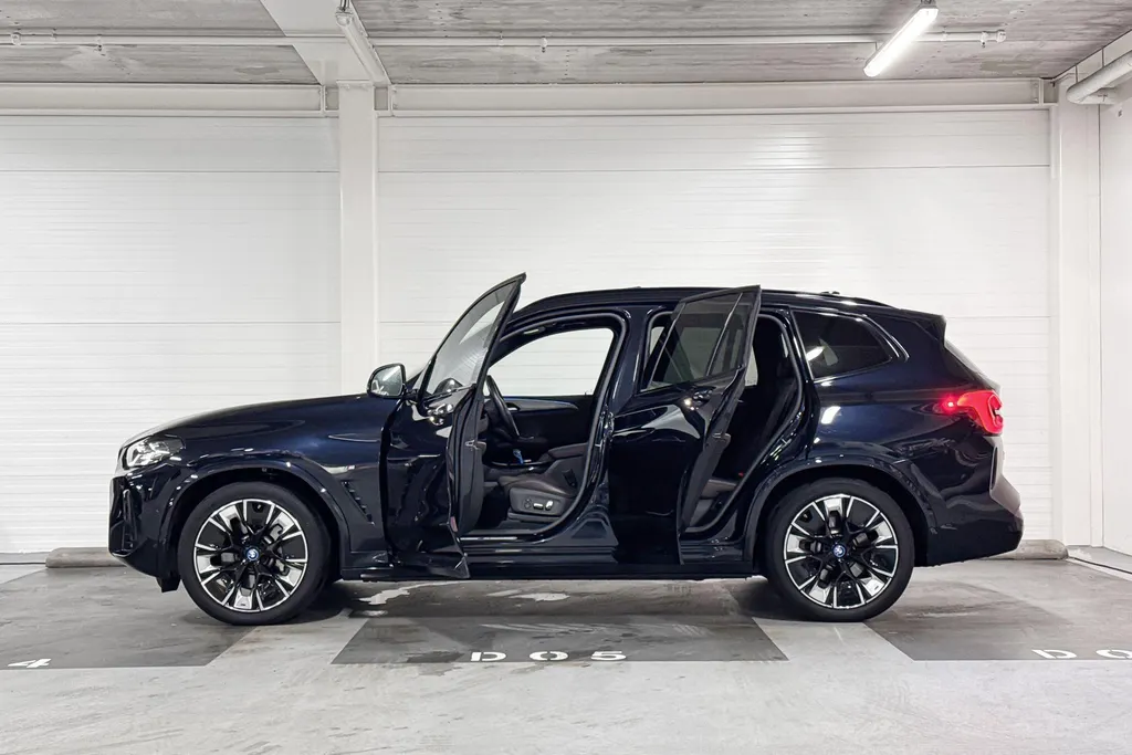 BMW iX3 High Executive
