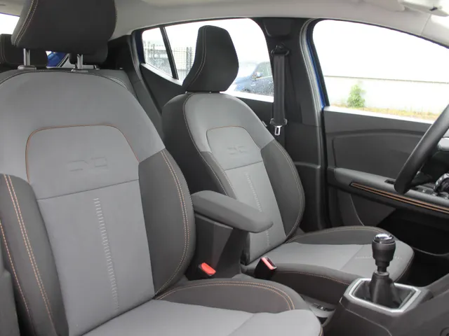 Dacia Sandero Stepway 1.0 TCe 100 PK ECO-G Extreme | Glazen schuifkanteldak | 4 seizoensbanden | Stoelverwarming voor | Pack assist | nog 2 jaar * fabrieksgarantie |