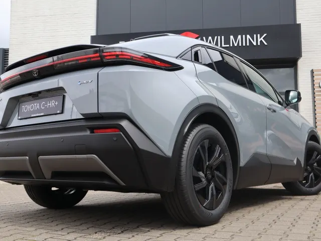 Toyota C-HR+ First Edition 77 kWh | Stuur/Stoel Verwarming | Apple/Android Auto