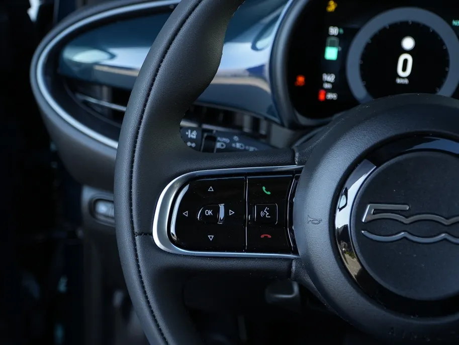 Fiat 500e Icon 42KWH | Camera | Navi | Carplay | Winter | Style | 16' VERKOCHT