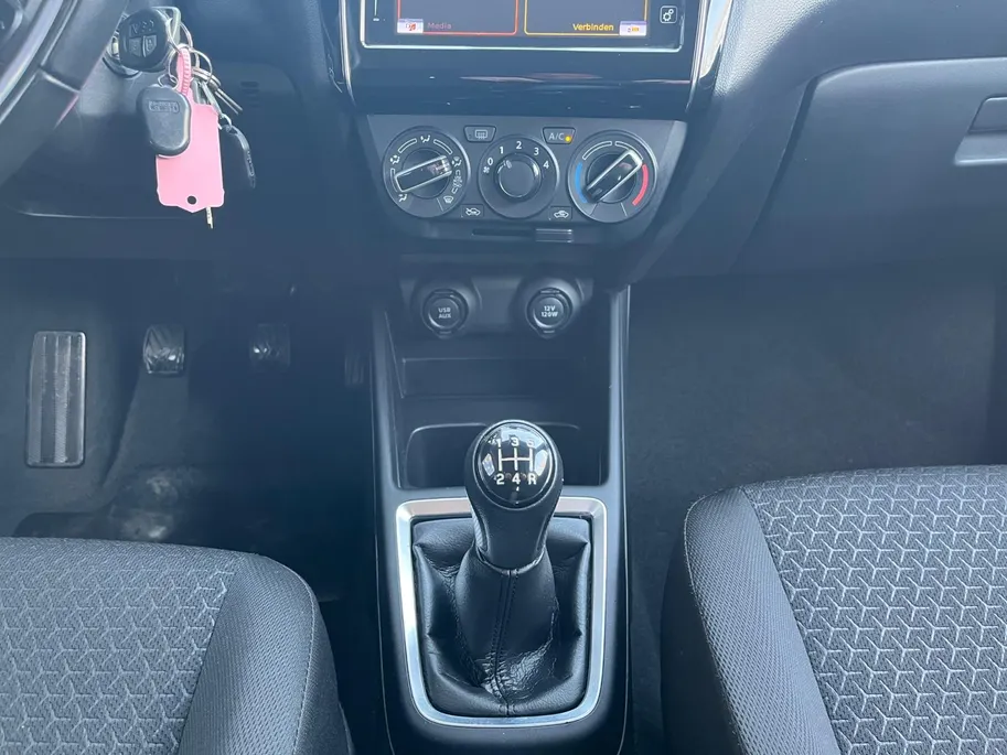 Suzuki Swift 1.2 Select Smart Hybrid | Stoelverwarming | Apple Carplay en Android Auto | Parkeersensoren | Dodehoek detectie