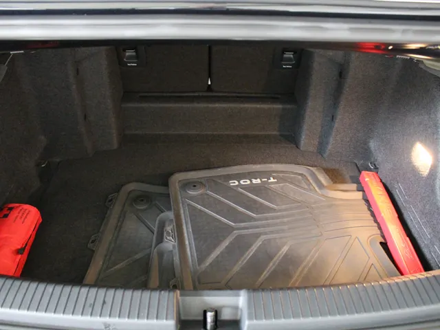 Volkswagen T-Roc Cabrio 1.5 TSI DSG R-Line Navigatie | 19' Misano | Stoel- en stuurverwarming | Matrix Led | Beats Audio