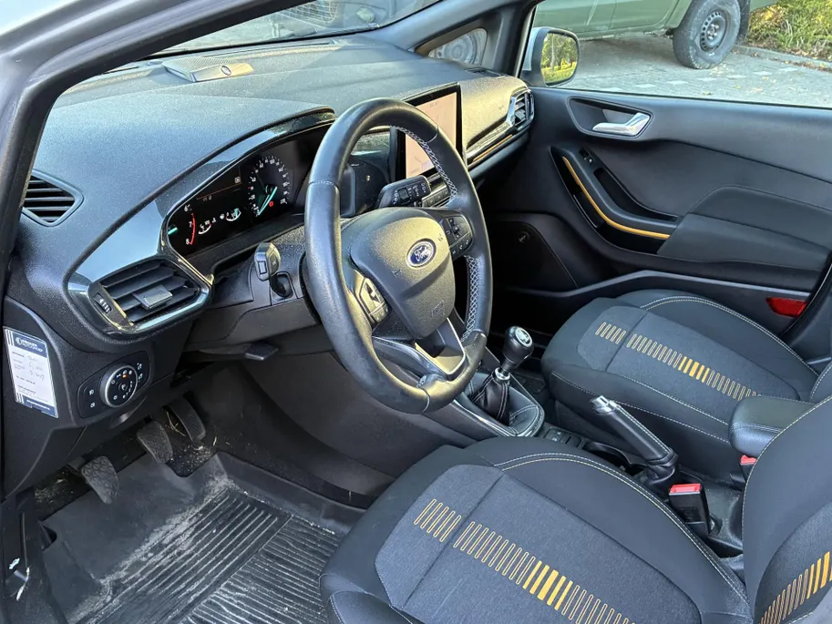 Ford Fiesta 1.0 EcoBoost Active ** VOORRUITVERWARMING ** PARKEERSENSOREN ACHTER **